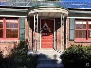 Building Photo - 1409 E Redondo Ave