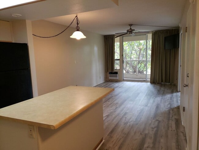 Building Photo - Maui Banyan - 1 bd 1 bath unfurnished unit. Available 12/1/2025