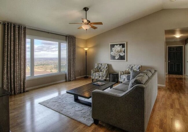 Building Photo - 4 BED | 3 BATH | 3 CAR GARAGE | TERRACITA ...