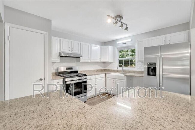 Building Photo - 2966 Fern Valley Dr SW