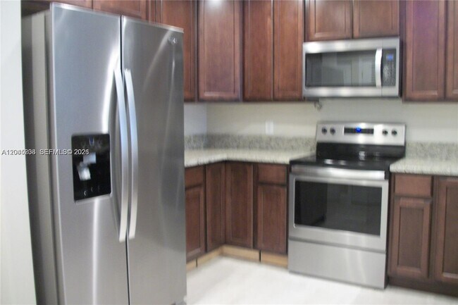 Foto del edificio - 13900 Lake Placid Ct