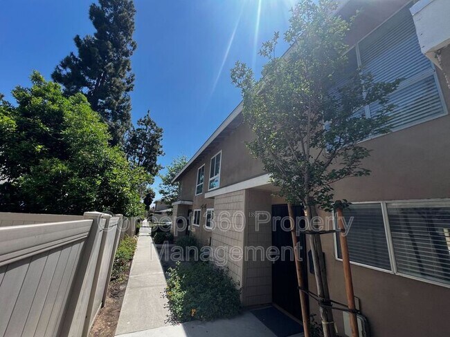 Building Photo - 13525 3/4 VILLAGE DR