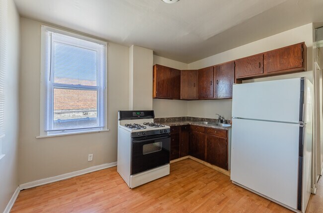 Building Photo - 2136 S Homan Ave
