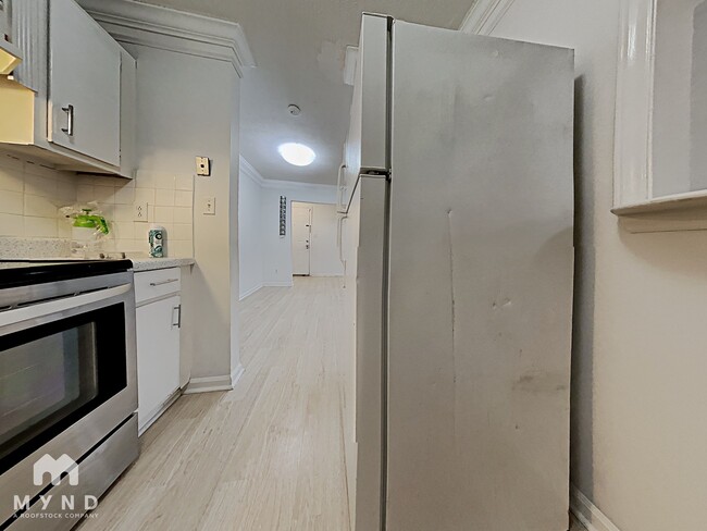 Building Photo - 7992 Shady Oak Trail