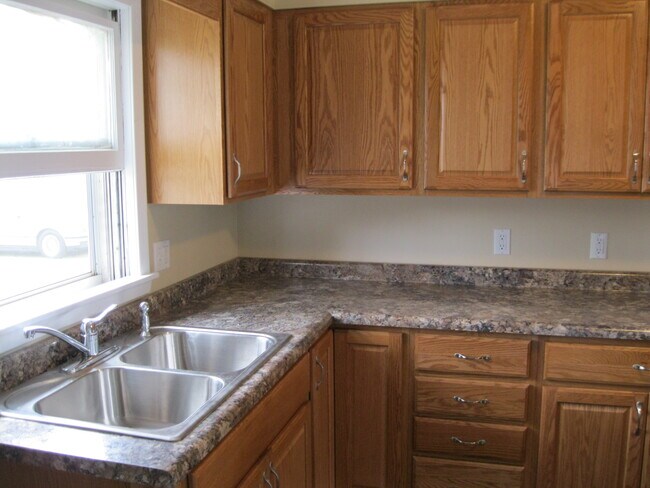 Building Photo - 1021 Park Dr