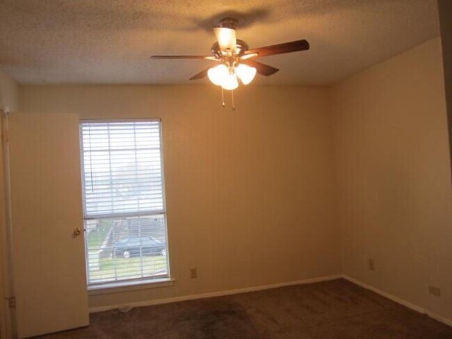 Foto del edificio - 12480 Abrams Rd