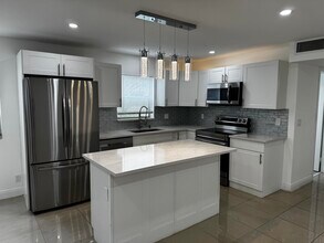 Building Photo - 153 Monaco Way