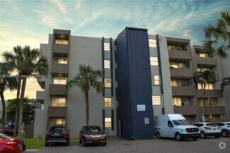 Building Photo - 10090 NW 80th Ct
