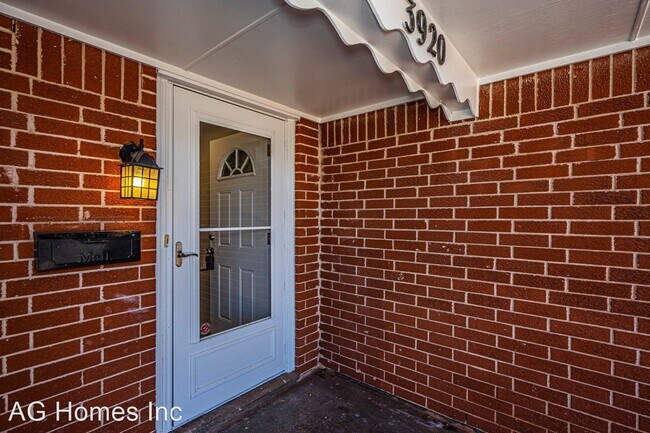 Building Photo - 4 br, 1.5 bath House - 3920 Dentwood Terr