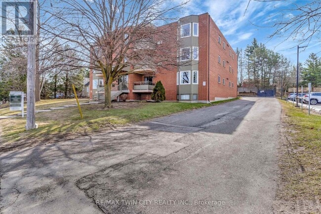 Building Photo - 401 Erb St W