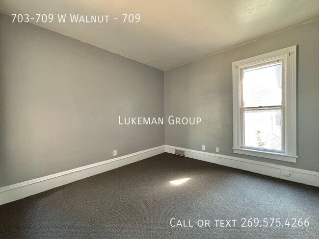 Building Photo - 703-709 W Walnut-709