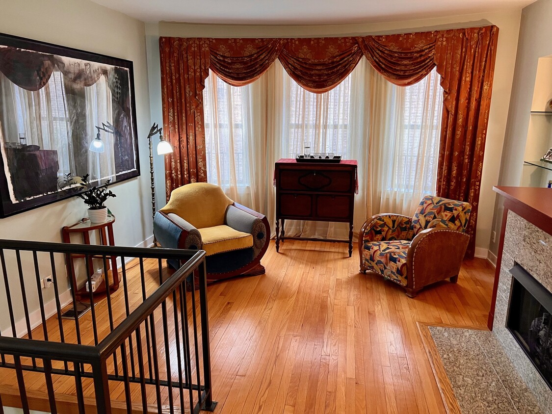 Upstairs living room with bar, fireplace, window overlooking courtyard. - 2109 W Arthur Ave