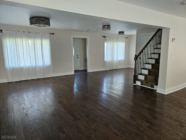 Building Photo - 131 Island Ave