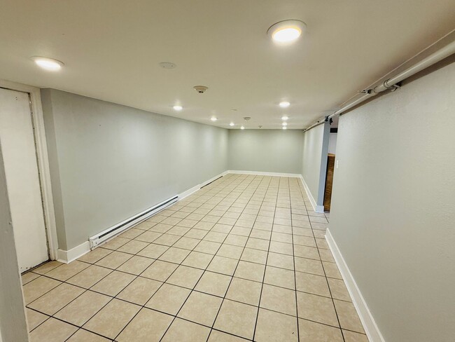 Building Photo - West End Location, Perfect for Daycare Cen...