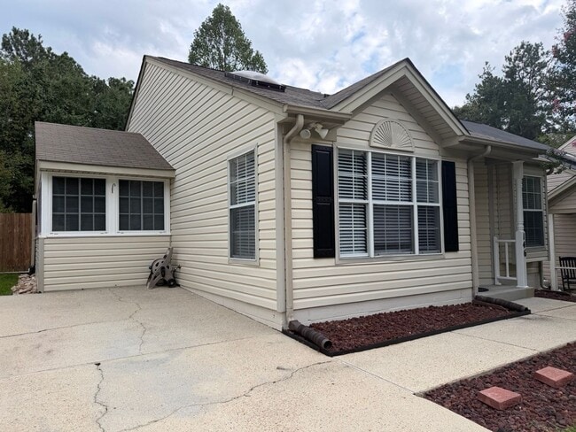 Building Photo - 146 Rain Tree Way