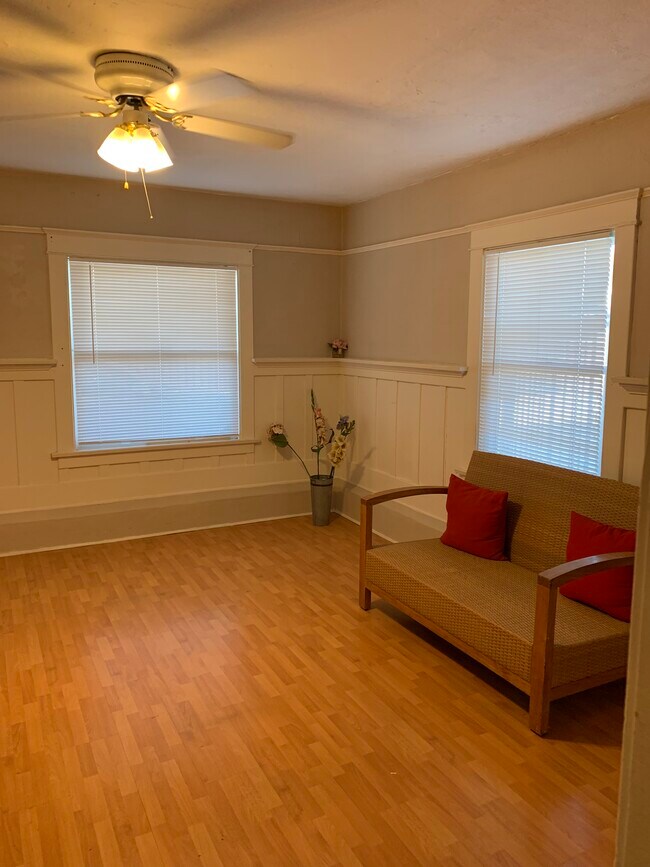 Building Photo - 384 1/2 W 15th St