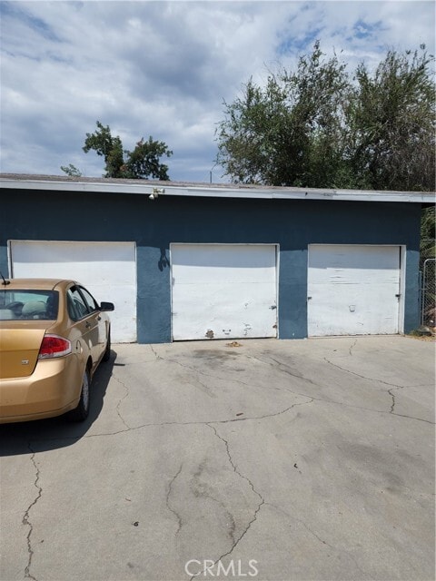 Building Photo - 1545 N Lugo Ave