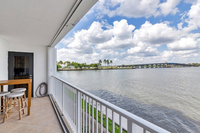 Foto del edificio - 2860 S Ocean Blvd