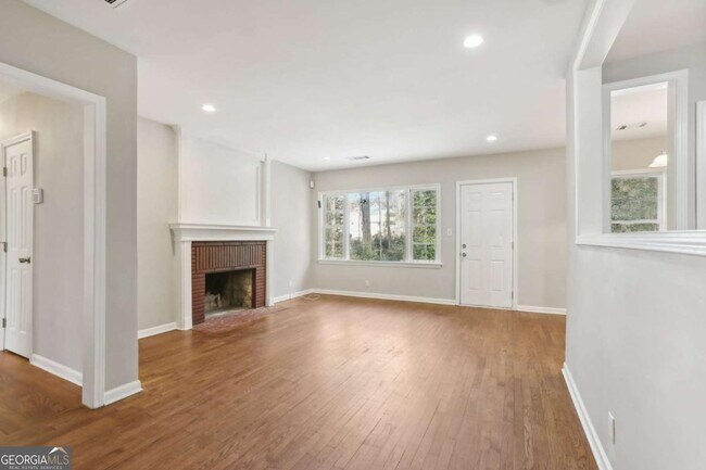 Building Photo - 1840 Camellia Dr