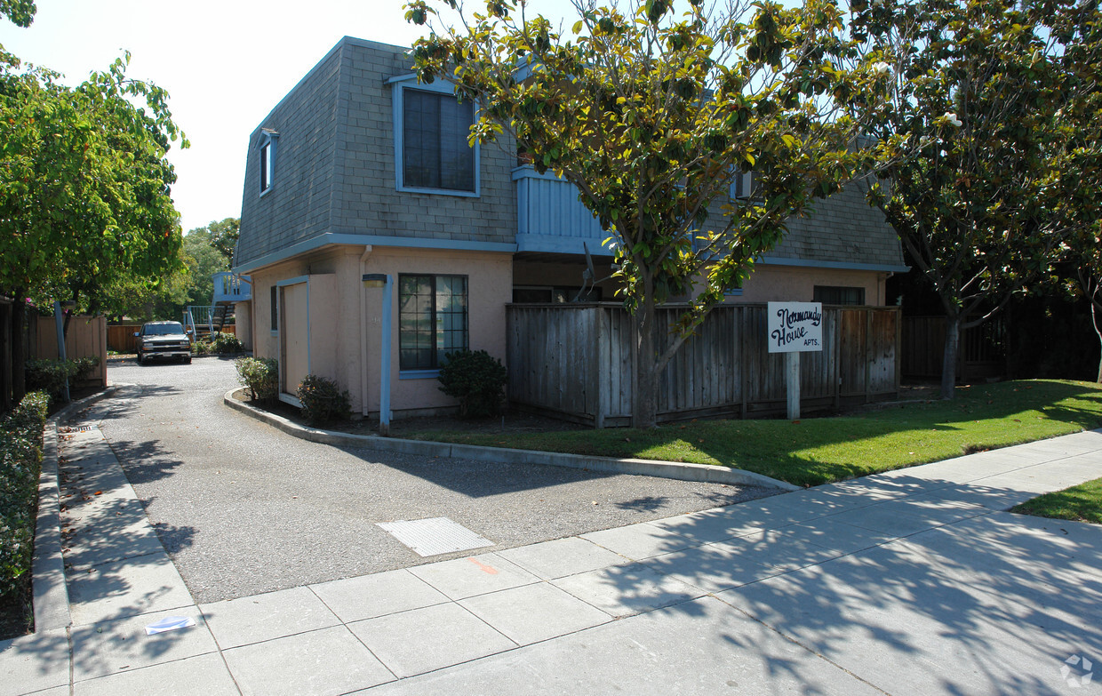 Primary Photo - Normandy House Apts.
