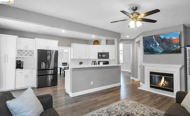 Foto del edificio - 4010 Goleta Pl