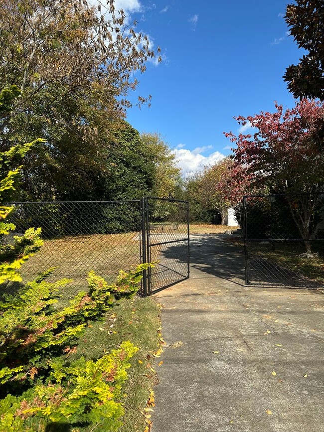 Building Photo - Village of West Greenville home with a lar...