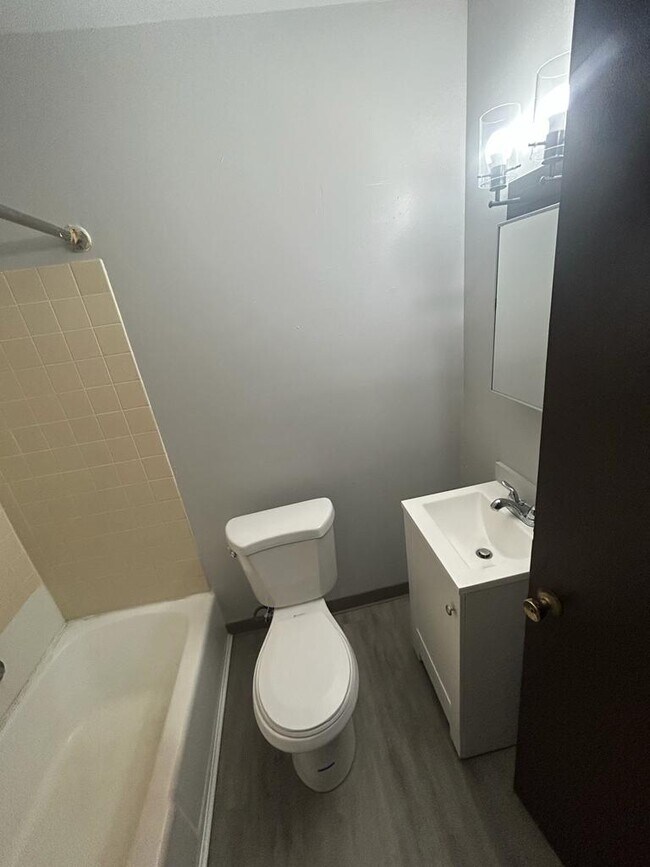 Foto del edificio - 22 E Dennick Ave