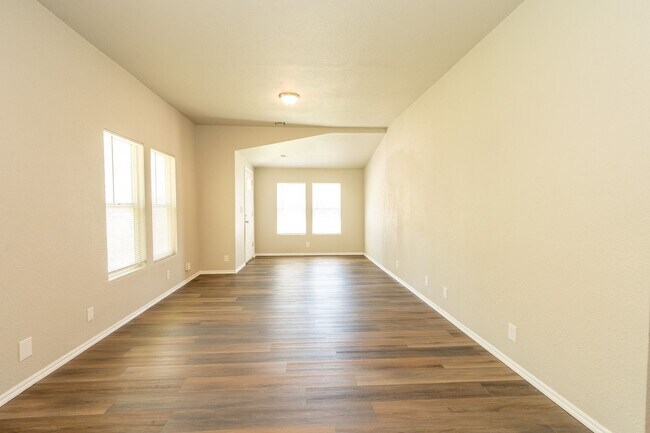 Foto del edificio - Stunning 2 Bedroom 1 Bath