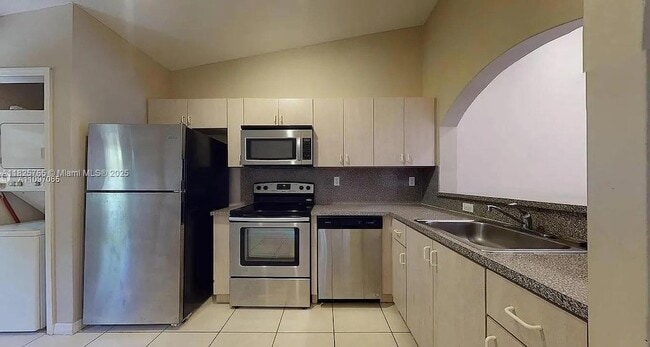 Foto del edificio - 2921 SE 13th Rd