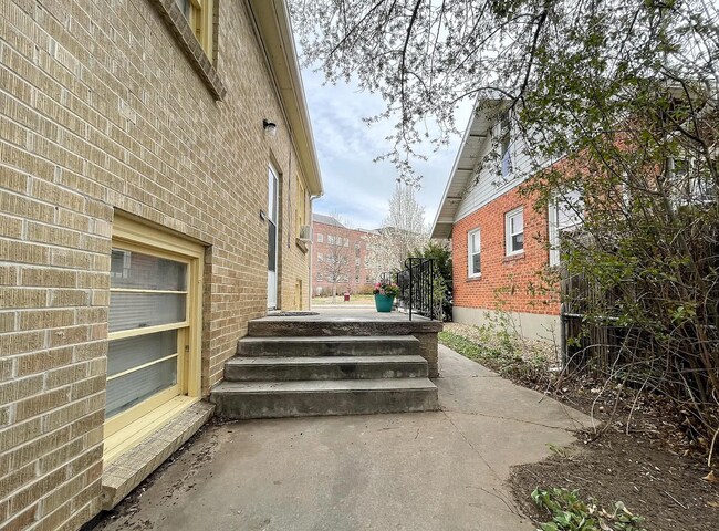 Building Photo - 2127 S High St
