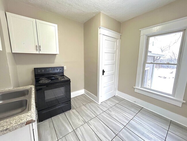 Building Photo - Live at Livingston: New Year, New Home