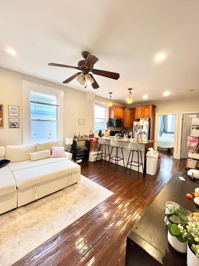 Foto del edificio - 717 Parker St