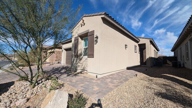 Foto del edificio - Immaculate 3 Bedroom Furnished Smart Home in Lake Las Vegas – A Tranquil Desert Oasis