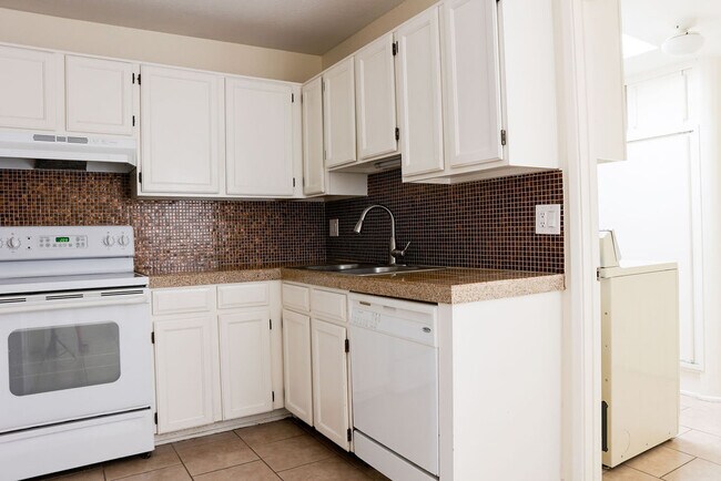 Building Photo - 830 W Rio-Altar