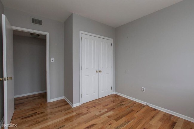 Building Photo - 7057 Cresheim Rd