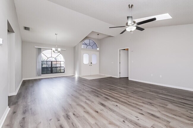 Foto del edificio - 4828 Crestknoll Ln