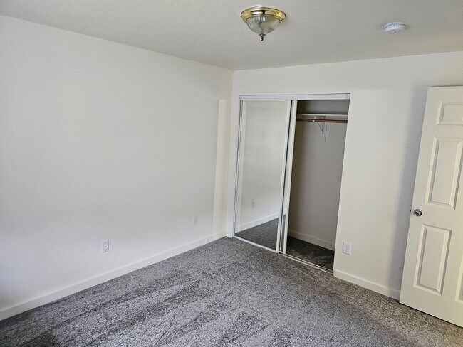 Building Photo - 2407 SE 90th Townhouse