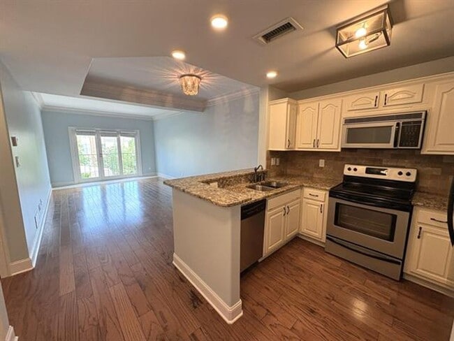 Building Photo - 1BD/1BA Condo located in The Monarch