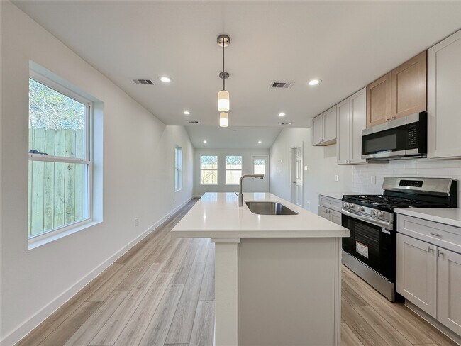 Foto del edificio - 824 Waxahachie St