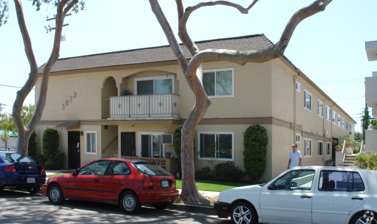 Foto principal - 3873 College Ave