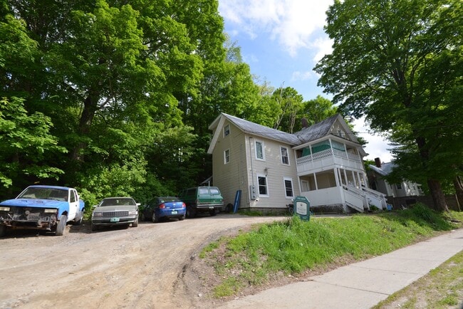 Building Photo - 139 Railroad St