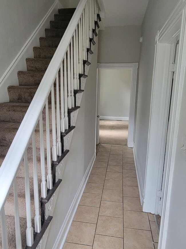 Building Photo - Cute Three Bedroom One and a Half Bath  Duplex in Historic Port Norfolk