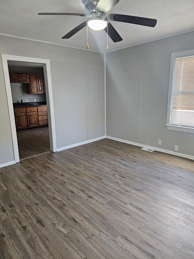 Primary Photo - Big family friendly home available in Hodg...