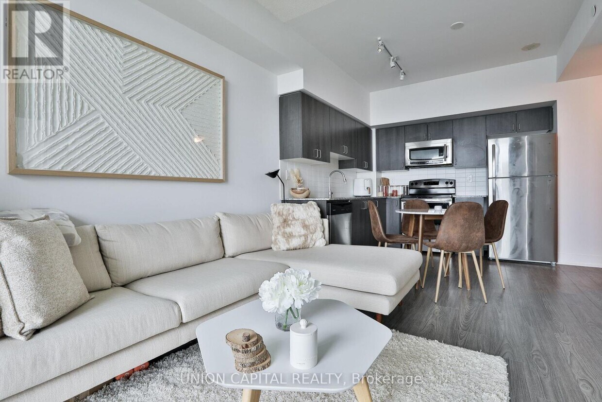 Primary Photo - 1215-PH1215 Bayly St