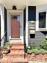 Building Photo - 7 Colonial Ct