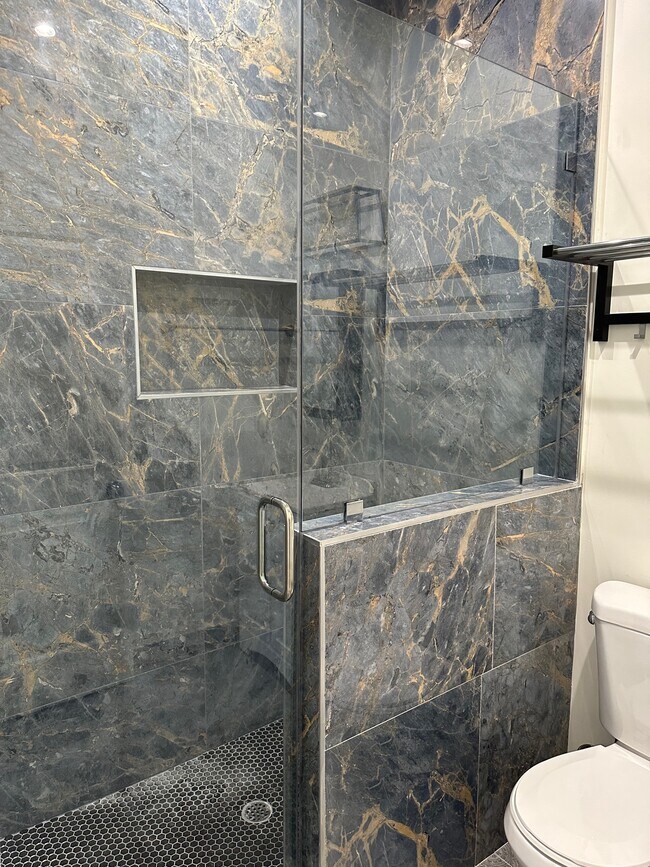 Ducha - 23110 1/2 Mulholland Dr