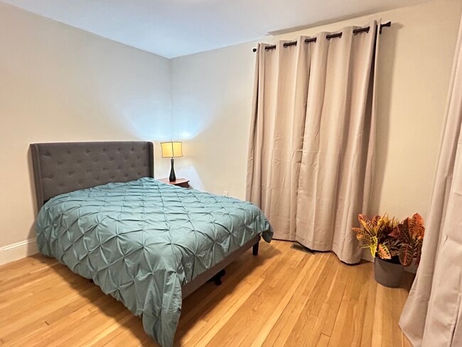 Building Photo - 66 Cass St