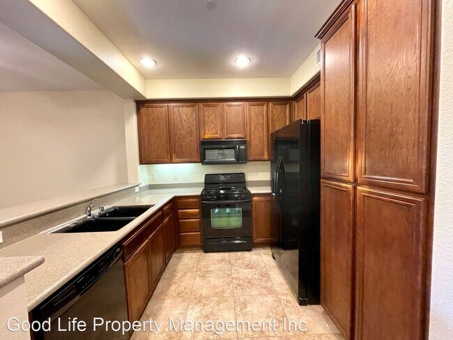 Foto del edificio - 2 br, 2 bath House - 8878 Spectrum Center ...