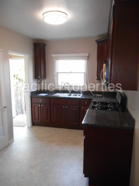 Building Photo - 390 Hendley St