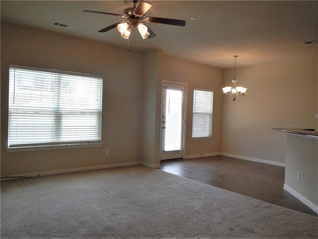 Building Photo - 4666 Penelope Ln